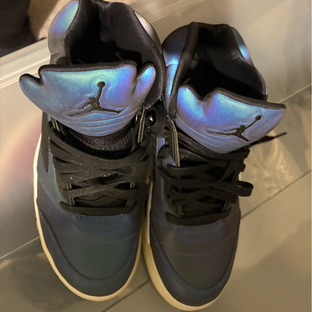 Jordan Black and Blue Sneakers Holographic Color Scheme ٩(๑❛ᴗ❛๑)۶